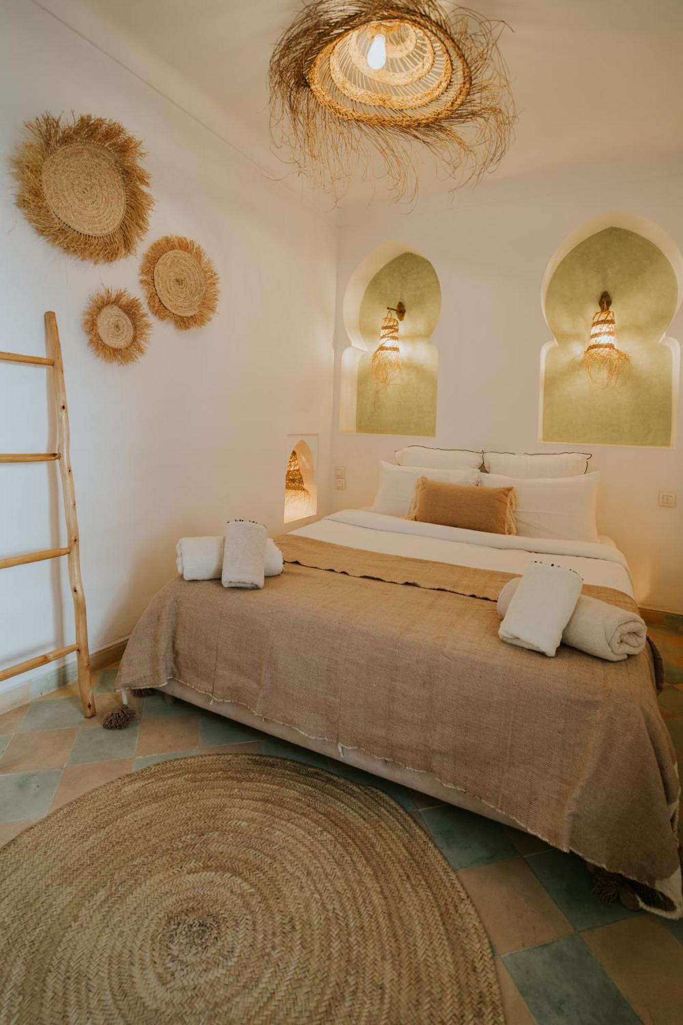 Nanou - Private With Pool & Rooftop Villa
